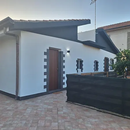 Holiday home Airport House *