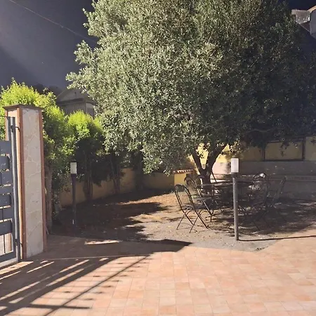 Holiday home Airport House